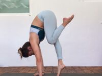 Karina Sanchez @karinasana yoga Day 23 of @cyogalife coreuproar handstand or adhomukhavrksasana