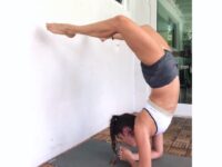 Karina Sanchez @karinasana yoga Day 28 of balanscience with @cyogalife scorpion in