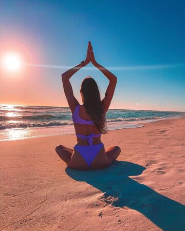 Kate Amber Yoga Instructor @yogawithkateamber MONDAY MOTIVATION Momentum sparks