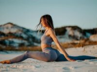 Kate Amber Yoga Instructor @yogawithkateamber New 10 Min Glute HIIT