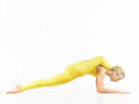 Kim Terpstra @kimterpstra yoga WEALOVEPINCHA Day 6 Strong core and Shoulders
