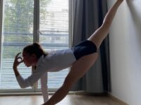 Krisyoga @krisyoga Improve your flexibility with me yogastretch sundayvibes yogateacher yogaath