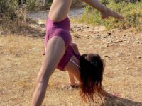 LINDELL ⋆ YOGA @stretchylicious downdog for DAY 8 of aloaboutflippedgrip