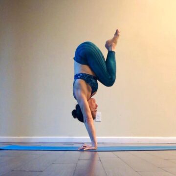 Laura Gardner Cresci @lauracresciyoga Jumping in for TuckItTuesday First time joining