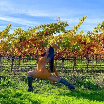 Leilani Hawaiʻi @yoga leilani Tasting wine and enjoying the autumn sunshine but