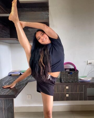 Madhulika Singh Yoga teacher @divine yogavibes Yoga is metaphor for lifeyou have
