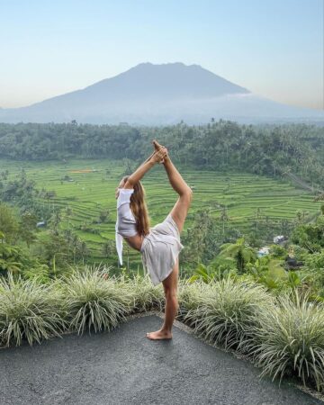 Magda Yoga Teacher @magdasyoga Where would you rather be 1 2⠀