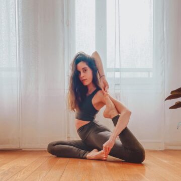 Mathilde ☾ yoga teacher @mathildoesyoga My new habit of 2022