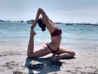 Mathilde ☾ yoga teacher Rajakapotasana corsica pigeonpose beach summer