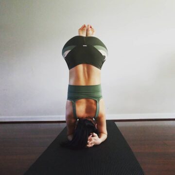 Mia RYT 200 @yogibecoming Morning practice today and more inversions