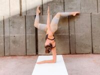 Michelle ☼ Yoga @michellestaudenherz Day 2 UnexpectedAsanas ⁣⁣⁣⁣ ⁣ Hosts⁣⁣⁣⁣