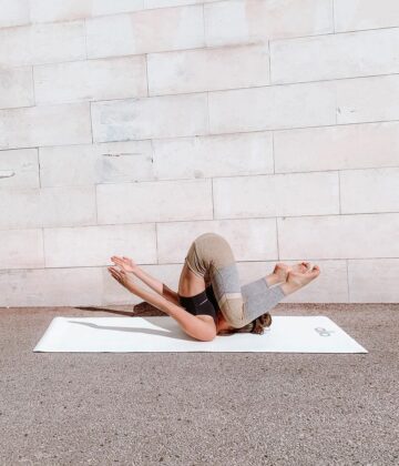 Michelle ☼ Yoga @michellestaudenherz Day 3 UnexpectedAsanas⁣⁣⁣⁣⁣⁣⁣ ⁣⁣⁣⁣⁣ ⁣⁣ Pose