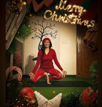 My yoga journey @laxmimoves christmasvibes May this Christmas sparkles life of