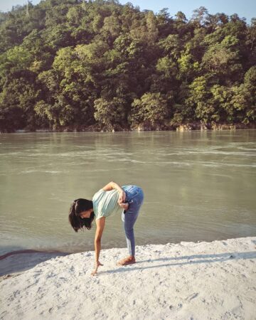 Namita Lad @the humble yogini Mandatory yoga pose on banks of Ganga Pc