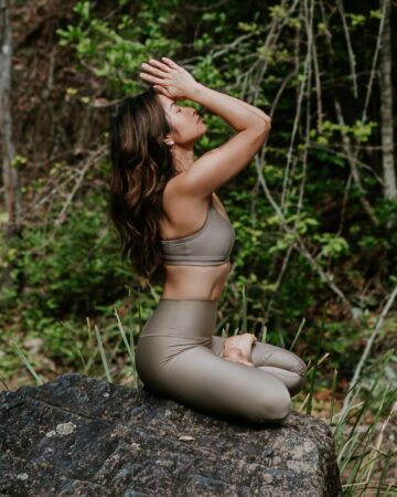 Naomi Pham yoga • meditation @flowingwithnaomi A serene mind is