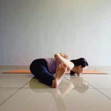 Nica @nicaliew fold splits Today sharing my favorite pose Splits and