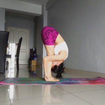 Nica @nicaliew forwardfold The pose that yogis proud to do it