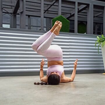 Nica @nicaliew nicaMYgiveaway InvesionFunGiveaway shoulderstand Adding twisting to chal