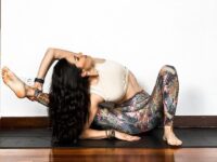 Nihal Çaldağ 5Day of blossomyouryoga compass pose variation Today is