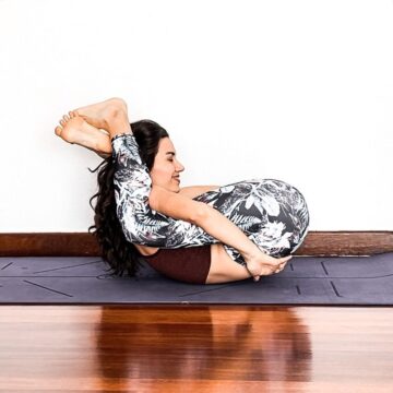 Nihal Çaldağ @yogini nihal 5Day of letscelebratewomanhood Yoga Nidrasana I try this
