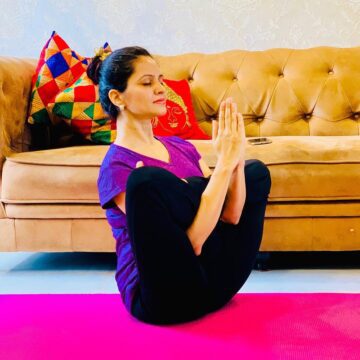 Nikki @yoga nikki30 Make an attitude to be in Gratitude You will