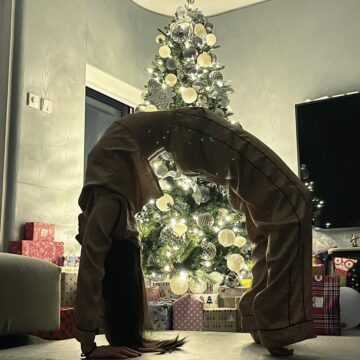 Océane @yogawithoceane All is quiet on Christmas night The kids