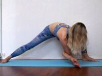 Olga Yoga 🧘‍♀️💜🕉️ @lyolya yoga Day 1x20e30x20e3 of StartAtTheWall with @cyogalife