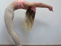 Olga Yoga 🧘‍♀️💜🕉️ @lyolya yoga Day 1x20e33x20e3 of BackOnTrack with @cyogalife