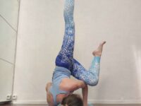 Olga Yoga 🧘‍♀️💜🕉️ @lyolya yoga Day 2x20e33x20e3 of BackOnTrack with @cyogalife