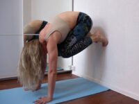 Olga Yoga 🧘‍♀️💜🕉️ @lyolya yoga Day 2x20e34x20e3 of StartAtTheWall with @cyogalife