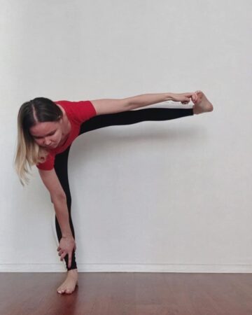 Olga Yoga 🧘‍♀️💜🕉️ @lyolya yoga Day 2x20e35x20e3of BackOnTrack with @cyogalife and