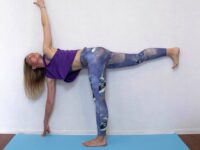 Olga Yoga 🧘‍♀️💜🕉️ @lyolya yoga Day 6x20e3 of StartAtTheWall with @cyogalife