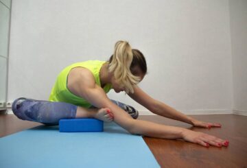 Olga Yoga 🧘‍♀️💜🕉️ @lyolya yoga This hip opener feels amazing ⠀Day