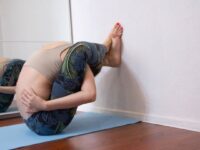 Olga Yoga 🧘‍♀️💜🕉️ Day 2x20e37x20e3 of StartAtTheWall with @cyogalife