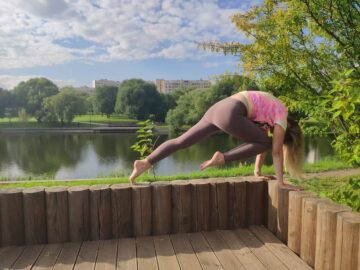 Olga Yoga 🧘‍♀️💜🕉️ Day 3x20e3 of CoreUproar with @cyogalife