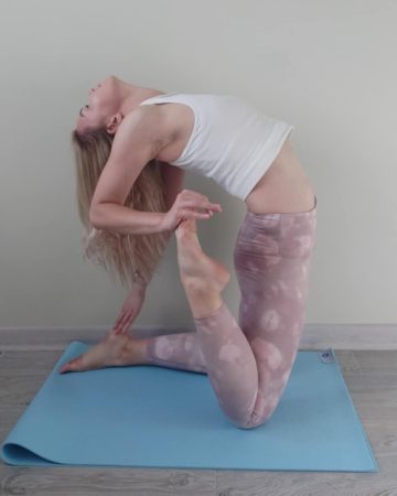 Olga Yoga 🧘‍♀️💜🕉️ Day 3x20e3 of StopDropAndWheel with @cyogalife