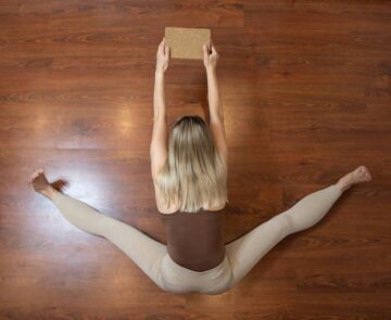 Olga Yoga 🧘‍♀️💜🕉️ Day 6x20e3 of CoreUproar with @cyogalife