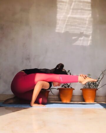 Riya Bhadauria Compasspose fold yogalove splits instayoga yogagirl fitness yogachalleng