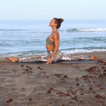 SARAH vegan yoga coach @sarahgluschke ANNOUNCEMENT July just