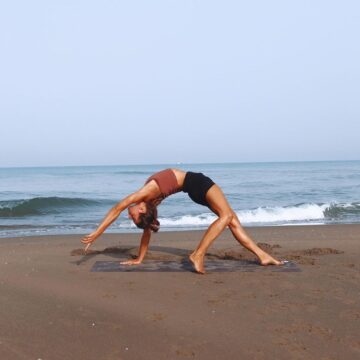 SARAH vegan yoga coach @sarahgluschke ENERGY GIVERS sunlight whole