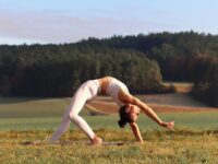 SARAH vegan yoga coach @sarahgluschke Fall in love with