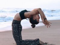 SARAH vegan yoga coach @sarahgluschke trust that everything will