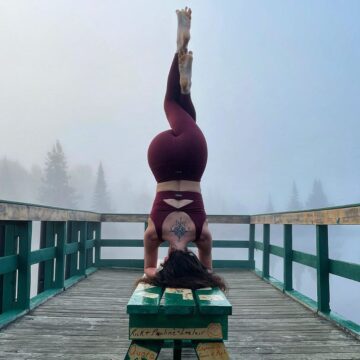 Samantha Lee Miller @samanthalee yoga A foggy fall photo shoot in my