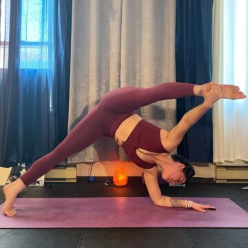 Samantha Lee Miller @samanthalee yoga A variation of bearpose that Ive been