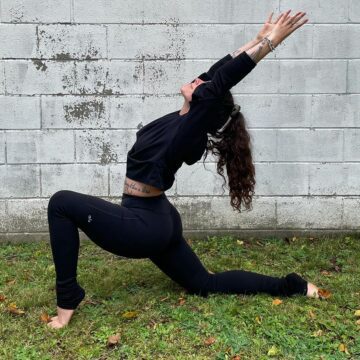 Samantha Lee Miller @samanthalee yoga Day 2 alovelyfreespirit Lunge pose I went