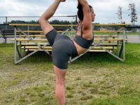 Samantha Lee Miller @samanthalee yoga Day 5 Alotlikeloveforyoga Loving balancing on one