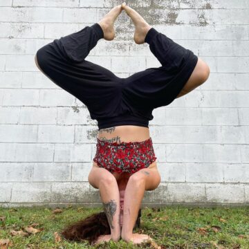 Samantha Lee Miller @samanthalee yoga Day 8 ALOvelyFreeSpirit My Inversion is a
