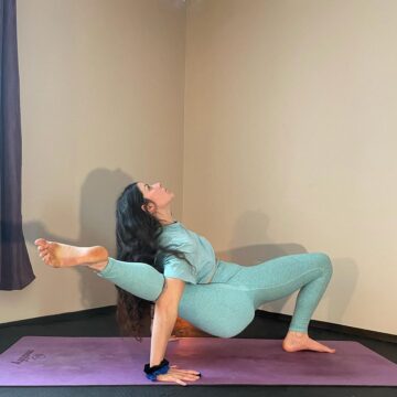 Samantha Lee Miller @samanthalee yoga Shiva pose One of my lesser known