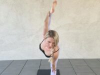 Sara Yogateacher @fityogi mom Balance isnt something you achieve „someday A