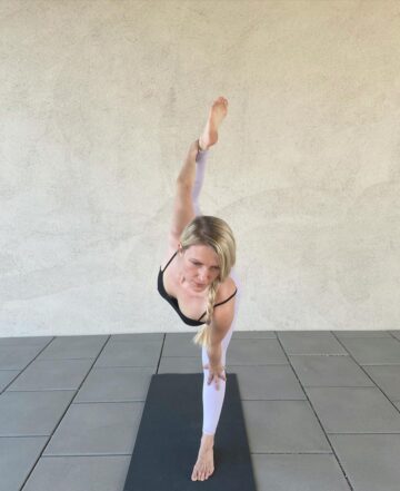 Sara Yogateacher @fityogi mom Balance isnt something you achieve „someday A